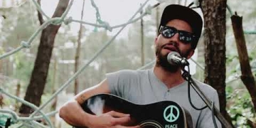 "Amor en Mi Mayor" - es el quinto videoclip realizado por estudio Anacleto y Janchuk en la Pitanga Cultural (Rincón del Pinar), integrado en una sesión de videos en vivo del colectivo. Forma parte del disco "Crea Tu Realidad" de la banda Emisión