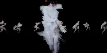 "Cosoco" from Juana Molina's album "Halo"