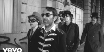 Music video by El Cuarteto de Nos performing Invisible