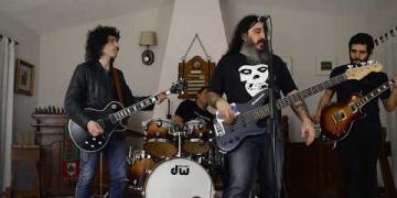 "No va más" es el primer corte de difusión del disco “¿Quien sos?” del ex bajista y vocalista de Hereford y tambien actual vocalista de Hermanos Brother Frankie Lampariello