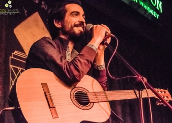 Franny Glass "A Guitarra y Voz" en Bluzz Bar - junio 2018 - Fotografía: © Carla Peña www.cooltivarte.com