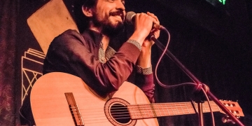 Franny Glass "A Guitarra y Voz" en Bluzz Bar - junio 2018 - Fotografía: © Carla Peña www.cooltivarte.com