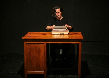 Ciclo Anual de Performances Clemente Padin. Centro de Exposiciones SUBTE - 12 de Julio / Alberto Lastreto "El hilo de Ariadna", Maite Bigi "Re/Cortada", Martín Barea Mattos "La Conferencia", Teresa Puppo " Viaje De Ida " y Sinead O´Donnell (Irlanda) " Crossing Permissions". Esta fecha contó con la presencia de la Performer Irlandesa Sinead O´Donnell. Foto © Valeria Piriz www.cooltivarte.com