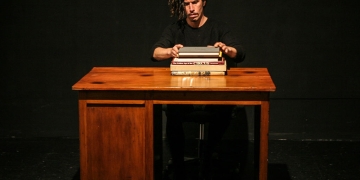 Ciclo Anual de Performances Clemente Padin. Centro de Exposiciones SUBTE - 12 de Julio / Alberto Lastreto "El hilo de Ariadna", Maite Bigi "Re/Cortada", Martín Barea Mattos "La Conferencia", Teresa Puppo " Viaje De Ida " y Sinead O´Donnell (Irlanda) " Crossing Permissions". Esta fecha contó con la presencia de la Performer Irlandesa Sinead O´Donnell. Foto © Valeria Piriz www.cooltivarte.com