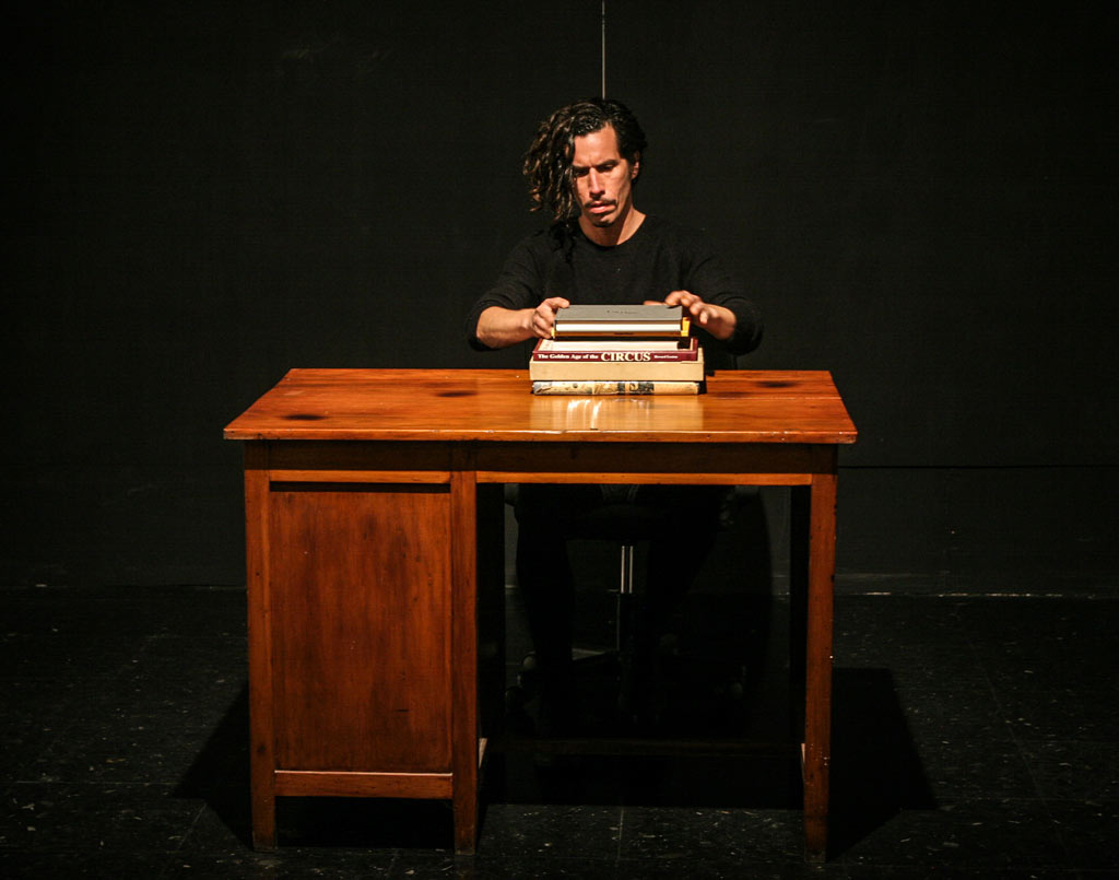 Ciclo Anual de Performances Clemente Padin. Centro de Exposiciones SUBTE - 12 de Julio / Alberto Lastreto "El hilo de Ariadna", Maite Bigi "Re/Cortada", Martín Barea Mattos "La Conferencia", Teresa Puppo " Viaje De Ida " y Sinead O´Donnell (Irlanda) " Crossing Permissions". Esta fecha contó con la presencia de la Performer Irlandesa Sinead O´Donnell. Foto © Valeria Piriz Ciclo Anual de Performances Clemente Padin. Centro de Exposiciones SUBTE - 12 de Julio / Alberto Lastreto "El hilo de Ariadna", Maite Bigi "Re/Cortada", Martín Barea Mattos "La Conferencia", Teresa Puppo " Viaje De Ida " y Sinead O´Donnell (Irlanda) " Crossing Permissions". Esta fecha contó con la presencia de la Performer Irlandesa Sinead O´Donnell. Foto © Valeria Piriz www.cooltivarte.com