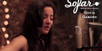 Sofía Gabard performing "Movimientos" at Sofar Sofar Montevideo on August 29th, 2015.