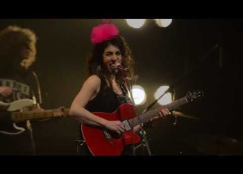 Rossana Taddei Santiago Montoro guitarra Ale Moya bajo Alejandro Reyes guitarra Gustavo Etchenique batería Eli-u Pena voz Sara Sabah voz Gastón Ackermann trompeta y teclados