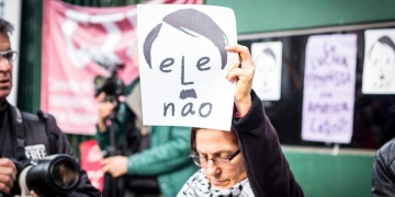 Ele Não: concentramos en la embajada de Brasil movilización continental antifascista #elenao Cobertura: Camila Caballero www.cooltivarte.com