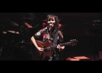 Marcella Ceraolo ( Las Piedras 1988) es una viva exponente de estos conceptos desde su primer disco independiente grabado con sus primeros dieciocho años de edad, con portada diseñada por ella misma. Más tarde entre 2008 y 2011 grabaría Cuerpo Carbón su segundo trabajo musical editado por el sello Perro Andaluz.