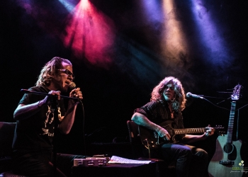 Dos Daltons - Autores en su casa 2018 Teatro Agadu - Sala Blanca Podestá Pedro Dalton (voz) y Marcelo Fernández (voz y guitarras), interpretando temas de Buenos Muchachos y clásicos del rock. Fotografía: Mauricio Rodríguez www.cooltivarte.com
