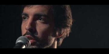 "Cruzar la noche" es la canción que abre y le da nombre al segundo disco de El astillero.