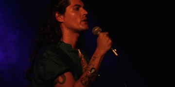Filipe Catto durante su presentación en el Origami Music Fest