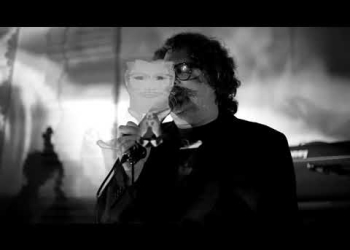 Letra: André Demichelis, música: Santiago Tavella. Batería: Sebastián Macció, contrabajo: Felipe Fuentes, coros: Analía Ruiz y Josefina Trías, piano y coros: José Luis Placido (Elniño Quetocafuerte) violín: Martín Paganini, visuales en vivo: Virginia Arigón (Cabe Trust) voz: Santiago Tavella