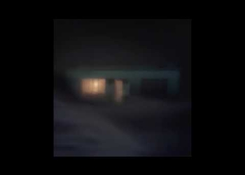 Buenos Muchachos – Por ejemplo – Carlos, su auto y la calle mojada