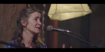 Canción: Tu vuelo Música y letra: Silvina Gomez y Hernán Peyrou Casa cuatro: - Hernán Peyrou - Teclado y voz - Silvina Gómez - Percusión y voz - Nico Ibarburu - Guitarra y voz - Ana Archetti - Percusión y voz