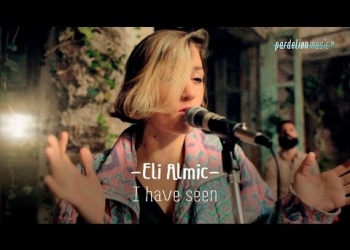 Filmado en el "Patio de los Sueños" en Paseo del Hotel - Identidad y misterio en extramuros de Montevideo. Voz: Eli Almic Guitarra: Gonzalo Vivas Bajo: Federico Montero Teclados: Sebastián Gagliardi Batería: Flavio Galmarini Coros: Karen Halty