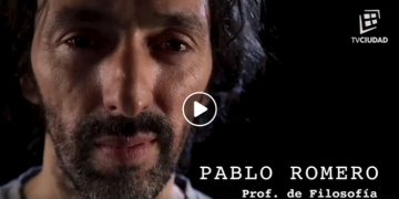 Los filósofos de Merlí: una vital introducción a la Filosofía ¿En qué medida la filosofía puede resultar una “caja de herramientas” que nos ayude a enfrentar de mejor manera los problemas prácticos y cotidianos de nuestra existencia? ¿No es tarea de la filosofía abrir horizontes al pensar ciudadano y generar el ejercicio diario del filosofar en la comunidad? Pues sí, la tarea del filósofo debe ser esencialmente la de contribuir generando insumos para pensar los problemas de la gente. Un filósofo es un creador y la filosofía debe ser vivida como el arte de crear herramientas conceptuales que nos hagan visualizar y enfrentar los problemas prácticos y cotidianos.