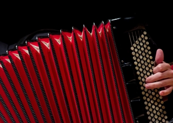 Este sábado 25 de mayo, a las 22 hs, se estrena Universo Chamamé por la pantalla de la TV Pública Argentina, una serie de cuatro programas especiales que también se podrá disfrutar en la plataforma gratuita Contar