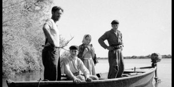 CARBONEROS DEL RíO NEGRO Se inaugurará en SEAG (Sala de Exposiciones Aurelio González) este jueves 2 de mayo a las 19:30hs abriendo el ciclo de exposiciones por los 10 años de la sala. Es una actividad libre y gratuita donde todos están invitados. Andes 1528/c esq. Uruguay