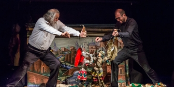 FIGLI D'ARTE CUTICCHIO / OPERA DEI PUPI LA PAZZIA DI ORLANDO con Mimmo Cuticchio e con Giacomo Cuticchio, Tania Giordano, Elisa Puleo adattamento scenico e regia Mimmo Cuticchio musiche Giacomo Cuticchio Ensemble (Marco Badami violino, Alessio Pianelli e Francesco Biscari violoncello, Mauro Vivona corno, Nicola Mogavero sassofono baritono) luci Marcello d’Agostino produzione Associazione Figli d’Arte Cuticchio