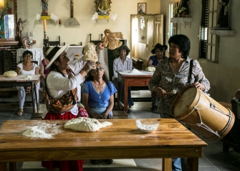“LOS NACIMIENTOS”  en el Teatro Cervantes.