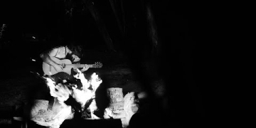 Cuatro Pesos de Propina - Álbum: "LA LLAMA" 2019 Letra - Nunca en tregua
