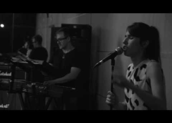 "Me voy" de Paula Go es un tema perteneciente a su disco "Pasos de elefante"