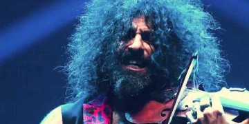 Ara Malikian presenta Bachelorette (Bjórk cover) grabada en el mítico Royal Albert Hall Bachelorette es un canción de la islandesa Bjórk lanzada como segundo sencillo de su álbum Homogenic de 1997.