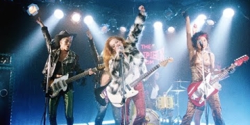Ed Sheeran revela hoy el video oficial para su nueva canción BLOW con Chris Stapleton y Bruno Mars. El video, que muestra una performance llena de energía, fue filmado en The Viper Room en Los Ángeles y dirigido por Bruno Mars.
