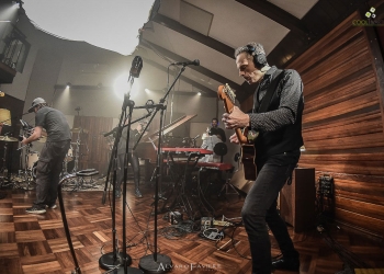 Cossi en un show exclusivo para amigos en el estudio Mastodonte Fotografia © Alvaro Faviere www.cooltivarte.com