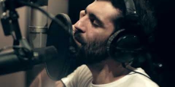 Sebastián Prada: voces y guitarras de nylon y pandereta Joel Capdeville: Guitarra eléctrica y coros Federico Blois: percusiones Fernando Vera: bajo Martín Ibarubru: batería Manuel Contrera: sinte y hammond