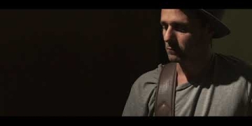 Canción: Sueño con Serpientes Autor: Silvio Rodríguez Intérprete: Inquilinos del Reggae Filmado en el Palacio Salvo, Montevideo, Uruguay