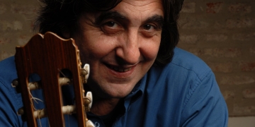 Presentación del último disco del maestro Esteban Klísich "Del pan y las rosas" editado por Ayuí - Tacuabé setiembre 2019 y se presentará el viernes 4 de octubre en la Sala Zitarrosa a las 21 hs.