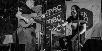 Martín Buscaglia y Martín Ibarburu se presentaron el 28 de Setiembre en el patio de la Biblioteca Departamental Felisa Lisasola. De teloneros participaron Mario Castro (artista Salteño) y su banda. Fotos © Mayra Cánepa www.cooltivarte.com