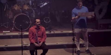 Tomando como punto de partida el concepto del último álbum de la banda, Blues de los esclavos de ahora, surge esta nueva propuesta de La Tabaré junto a Federico Guerra y su grupo teatral Cretino. Un espectáculo irreverente y distorsionado acerca de las libertades de la sociedad moderna. Una invitación a desencadenarlo todo.
