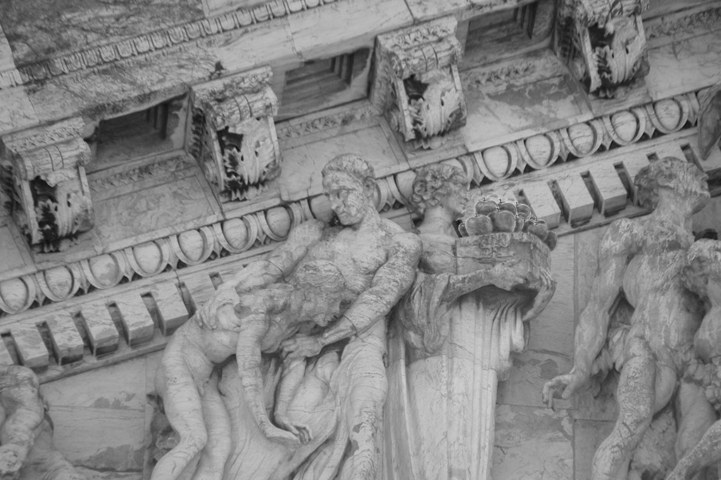 Esculturas Palacio Legislativo Uruguay - Foto Federico Meneses - la extensión de 50 a 70 años del tiempo de vigencia del derecho de autor sobre sus obras artísticas