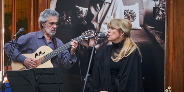 Washington Carrasco y Cristina Fernández Actuación de @washingtonycristinaoficial por el Día del Patrimonio octubre 2019 en @fundacionmariobenedetti Foto © Chiazzaro Castro www.cooltivarte.com