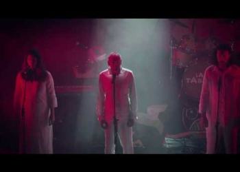 "Árbol", acción poética colectiva acompañando a LA TABARÉ en su concierto RAZA HUMANA, el 12 de octubre de 2019 en La Trastienda Montevideo.