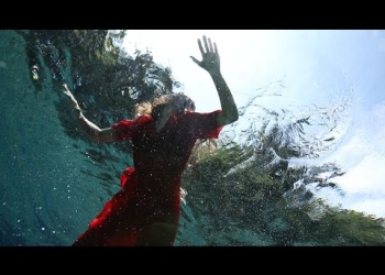 Música, letra, guitarras y voces: Loli Molina