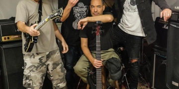 Volvió Kamikaze. Vuelven a volar sobre Montevideo y van a descargar toda su música el próximo viernes 8 a las 23 horas en Rock es la Cultura. Hablamos con Rodrigo Costas sobre esta vuelta, las diferencias lógicas que hay en una escena y en la actual y otras cositas más.