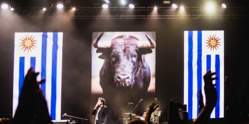 Andrés Calamaro presentando su disco "Cargar la suerte" en Antel Arena el 02 de noviembre del 2019. Fotografía: Florencia Veres www.cooltivarte.com