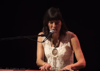 Presentación de "Principe" segundo disco de la cantautora Lucía Merico en la sala Hugo Balzo del Auditorio Nacional del Sodre en Montevideo, Uruguay. Músicos: Gerardo Alonso, Nicolás Parrillo, Eduardo Mauris.