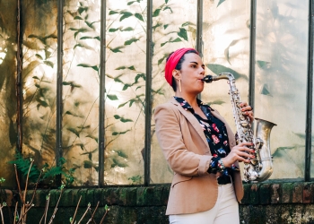 Entrevista: Patricia López y su CD Wanderlust La saxofonista Patricia López estará lanzando próximamente su disco Wanderlust. Compartimos el intercambio que mantuvimos con ella para conocerla un poco más.