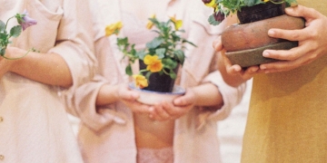 Sobre las cosas que caen - Danza Ficha técnica Idea y dirección: Sofía Sánchez Viera Intérpretes creadoras: Ines Chiesa Morales, Julieta Di Matteo Nogueira, María Figueroa Vázquez, Belén García Senra, Camila Puente Michelena.