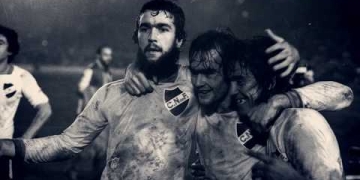 NACIONAL, UNA HISTORIA VERDADERA, es una película del género documental sobre la vida del Club Nacional de Football.