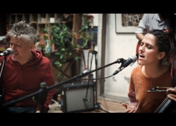 Maleza María Viola - voz, cello Denise Almendras - saxo Nicolás Echeverría - violín Esteban Pesce - percusión Gerónimo García - contrabajo Federico Brann - guitarra Federico Araujo - piano Invitado: Martín Buscaglia