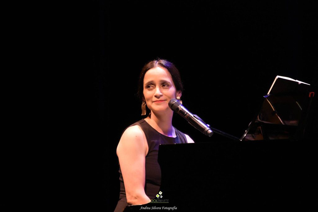 Julieta Venegas "ÍNTIMO" - Teatro Solís - Diciembre 2019 - Foto © Andrea Silvera www.cooltivarte.com
