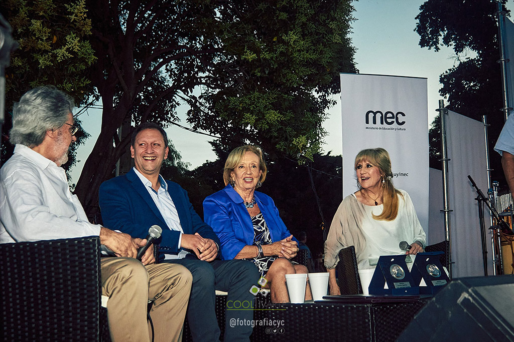 Washington Carrasco y Cristina Fernández Premio Delmira Agustini - Feria Ideas+ - Diciembre 2019 - Fotos: @fotografiacyc - Chiazzaro Castro www.cooltivarte.com