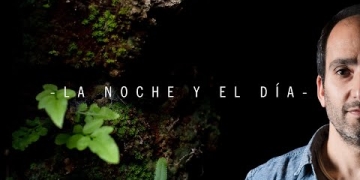 “La noche y el día” es una canción que habla de las relaciones humanas, de vencidos, de personajes que al caer ya no se levantan , de manos tendidas y del amor muchas veces envuelto en piedra. Kuropa (Diego Kuropatwa) es uno de los cantautores más importantes de este siglo en la música uruguaya. Publicó álbumes con su banda (Kuropa & Cía), a dúo con el legendario Rubén Olivera y también como solista.