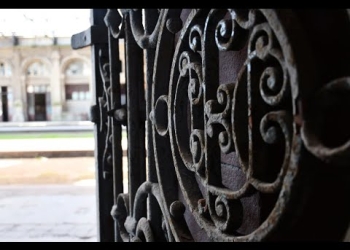 La construcción de la Estación Central se inició en 1893 y después de aproximadamente 4 años de obra, se inauguró en 1897.
